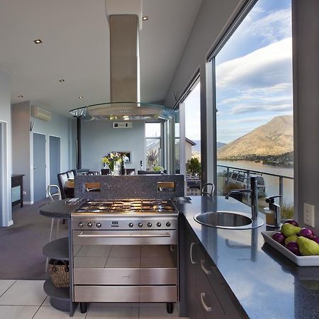 Highview Terrace By Amazing Accom Куийнстаун Екстериор снимка