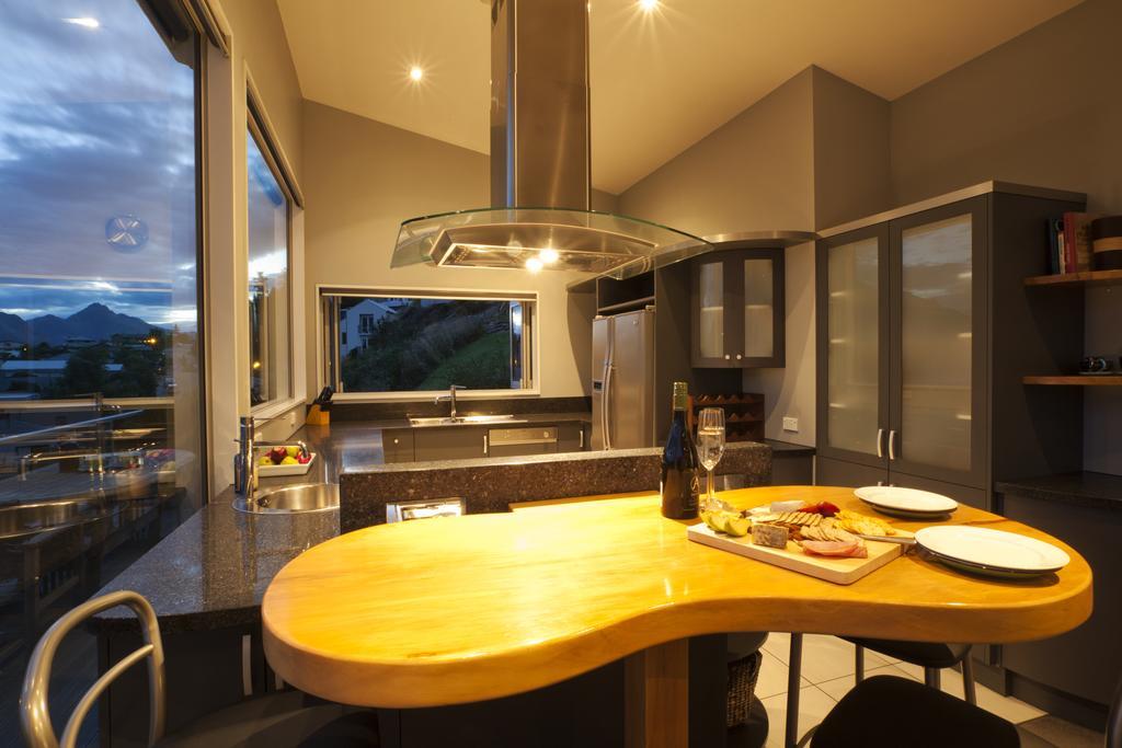 Highview Terrace By Amazing Accom Куийнстаун Екстериор снимка