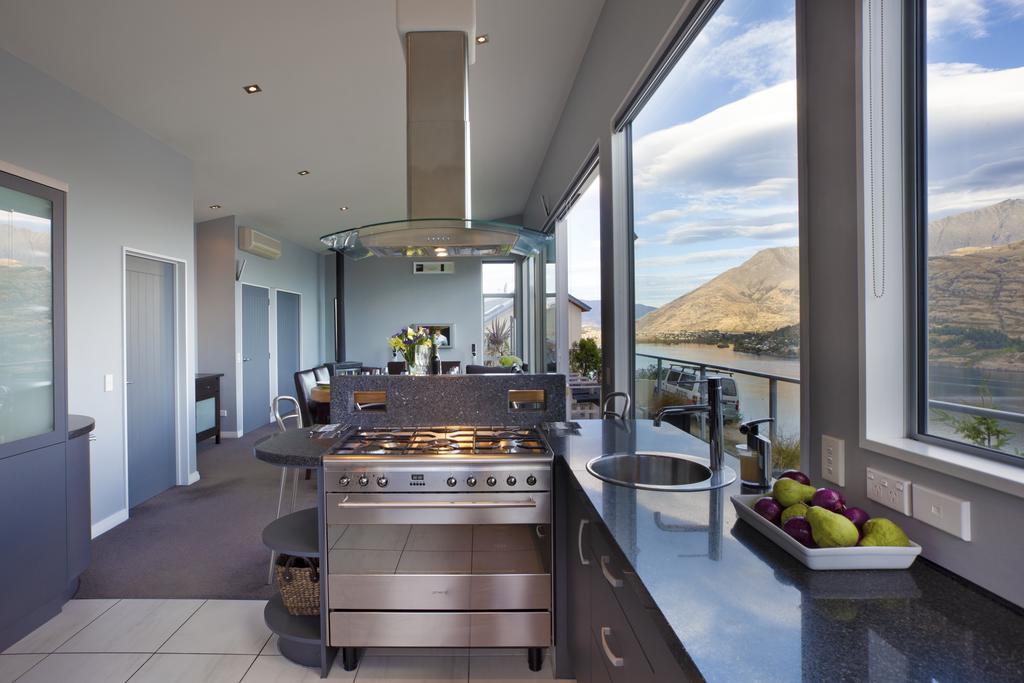 Highview Terrace By Amazing Accom Куийнстаун Екстериор снимка